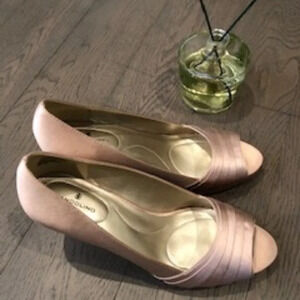 Bandolino Peek A Boo 3" Platform Heels in Blush Size 9.5 NWOT